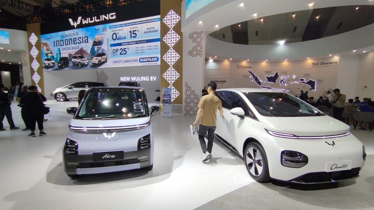 Wuling New Cloud EV dan New Air ev yang meluncur di IIMS 2025. (Foto: Kabarbursa/Harun Rasyid)