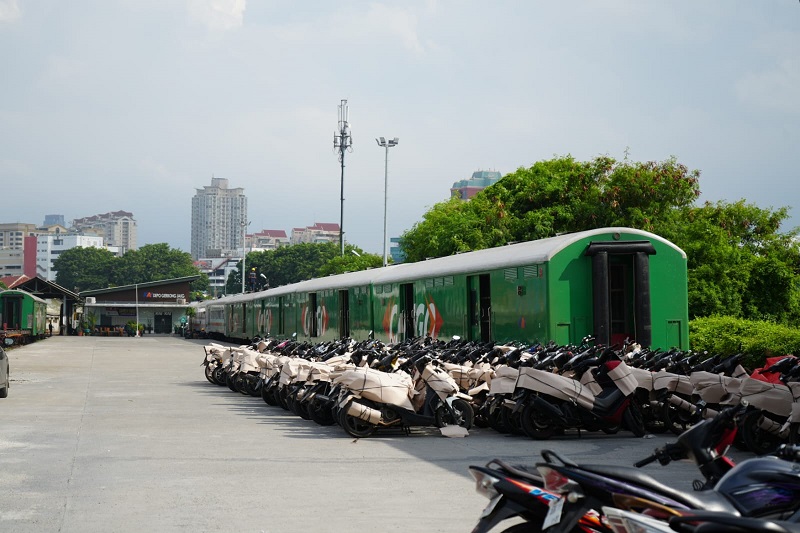 Iustrasi mudik gratis pengemudi motor menggunakan ketera api. (Foto: doc DJKA)