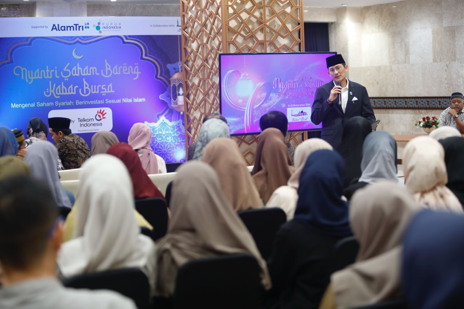 Sandiaga Uno saat menjadi pembicara di Nyantri Saham Bareng Kabar Bursa, Masjid Istiqlal Jakarta, Sabtu, 15 Maret 2025. Foto: Kabar Bursa/Abbas Sandji