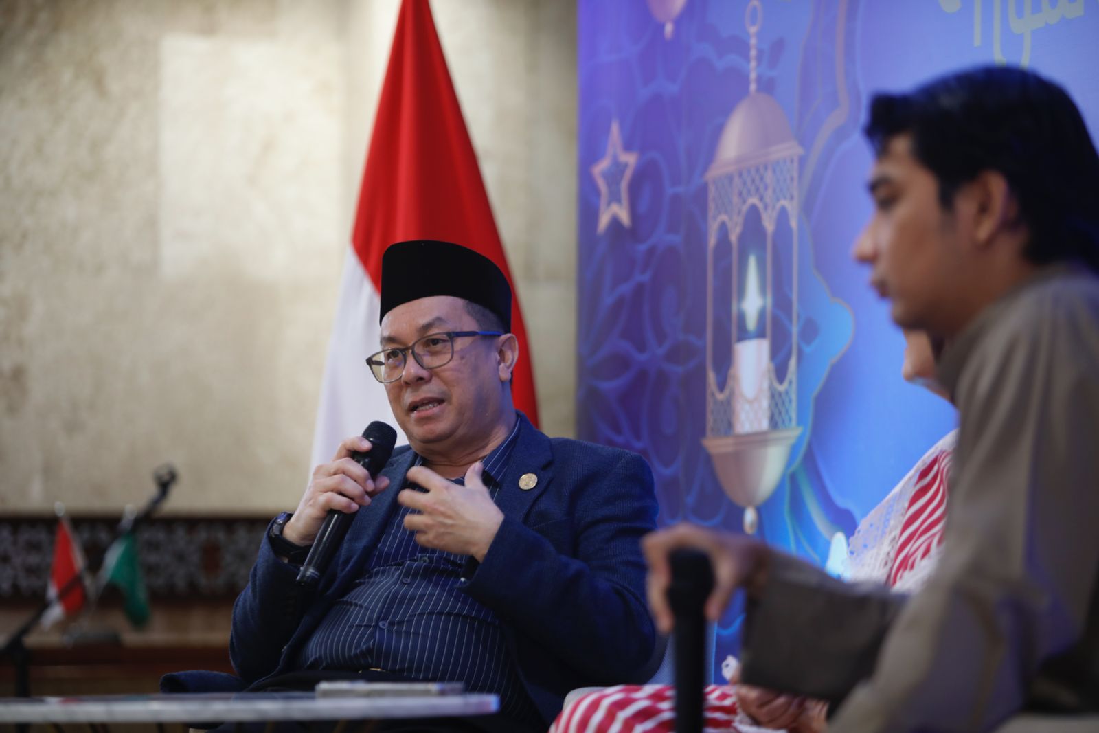 Konsultan pasar modal global, Dr. Muhammad Asmi dalam acara Nyantri Saham Bareng Kabarbursa di Masjid Istiqlal, Jakarta, Sabtu 15 Maret 2025. (Foto: Kabarbursa/Abbas Sandji)