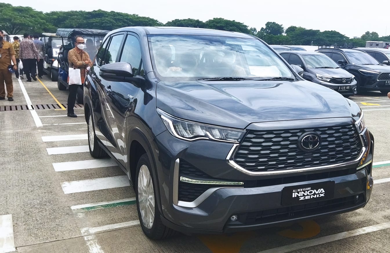 Kijang Innova Zenix Hybrid di pabrik Toyota. (Foto: Kabar Bursa/Citra)
