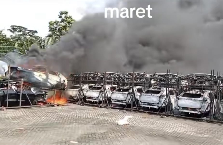 Kebakaran Chery di Depok, Jawa Barat. (Foto: Tangkapan Layar TikTok)
