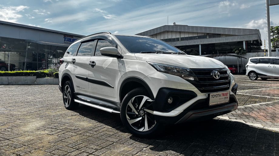 Ilustrasi beli mobil bekas di platform Toyota Trust. Foto: Toyota Trust