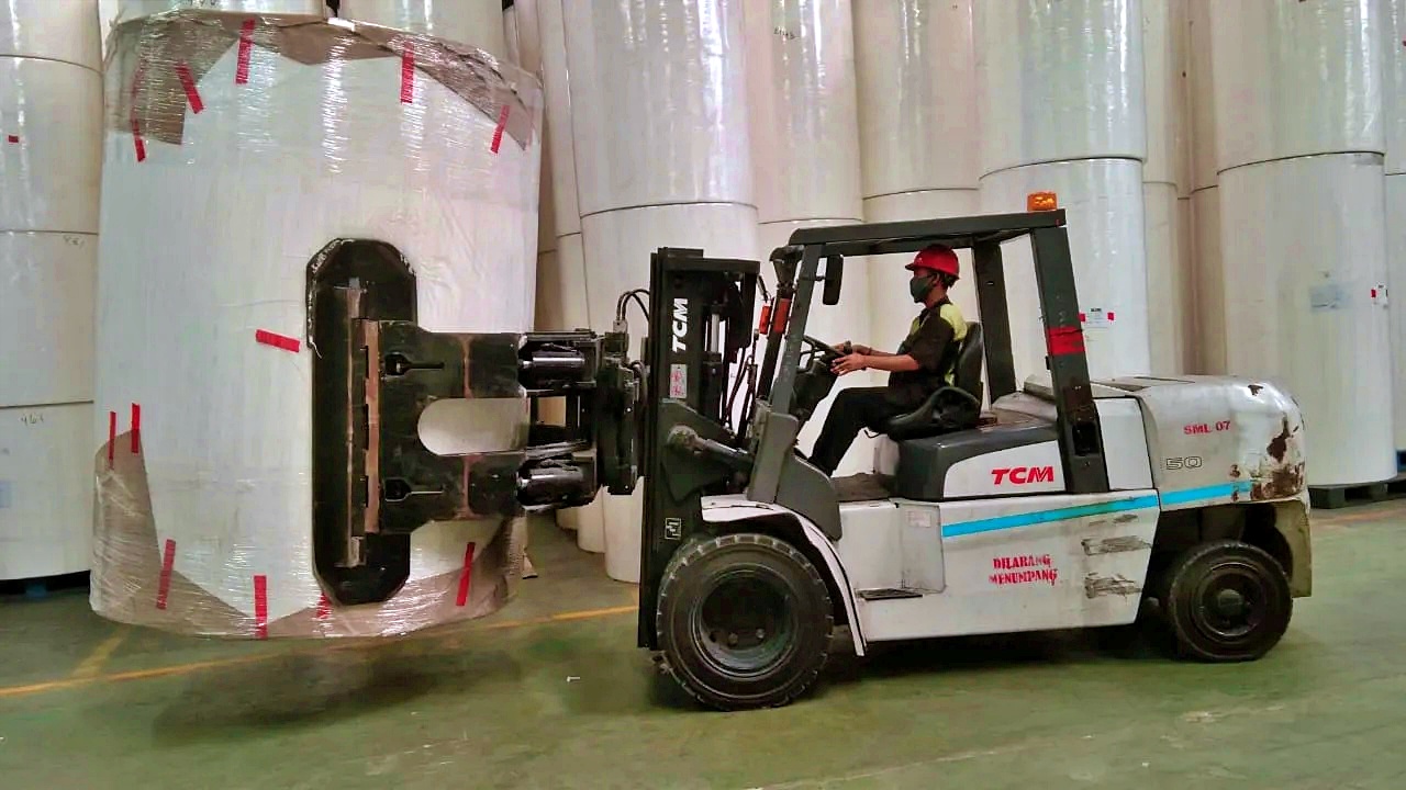 Salah satu forklift yang dimiliki dan disewakan oleh PT Sarana Mitra Luas Tbk (SMIL). (Foto: Dok. SML)
