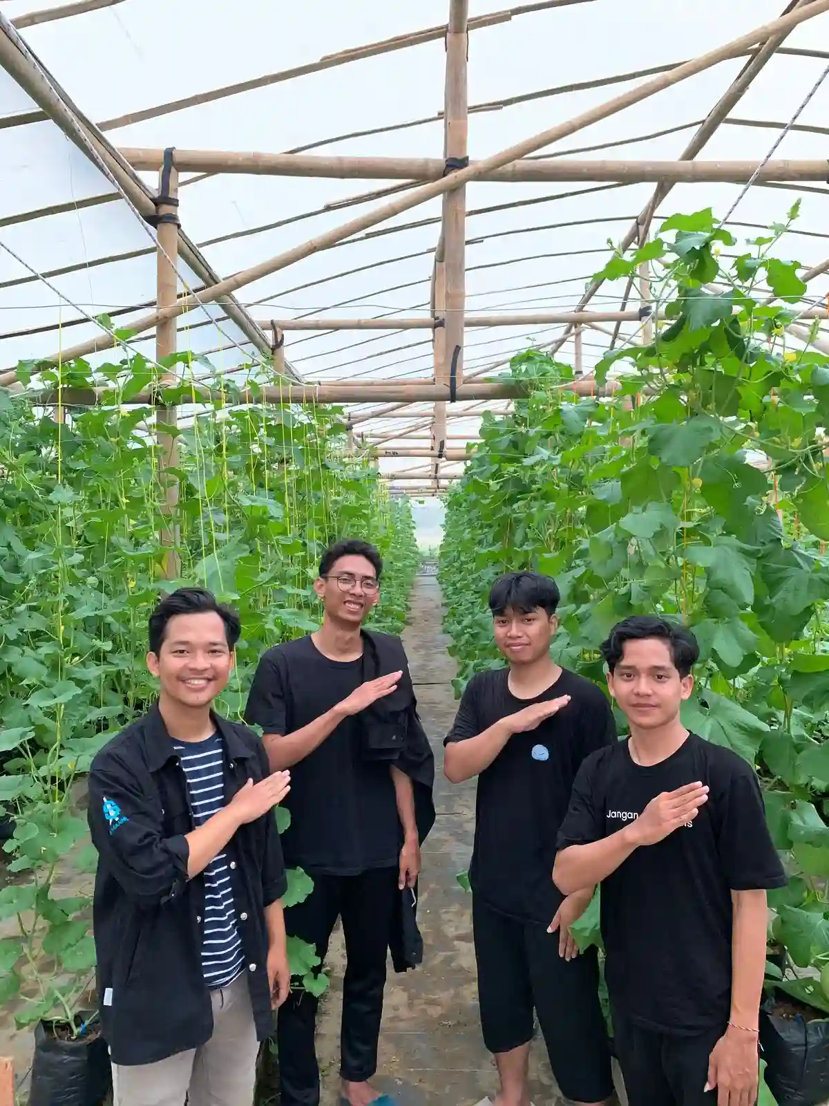 Khanif bersama Komunitas Petani Muda Karanganyar (KOMPAK). dok: pribadi