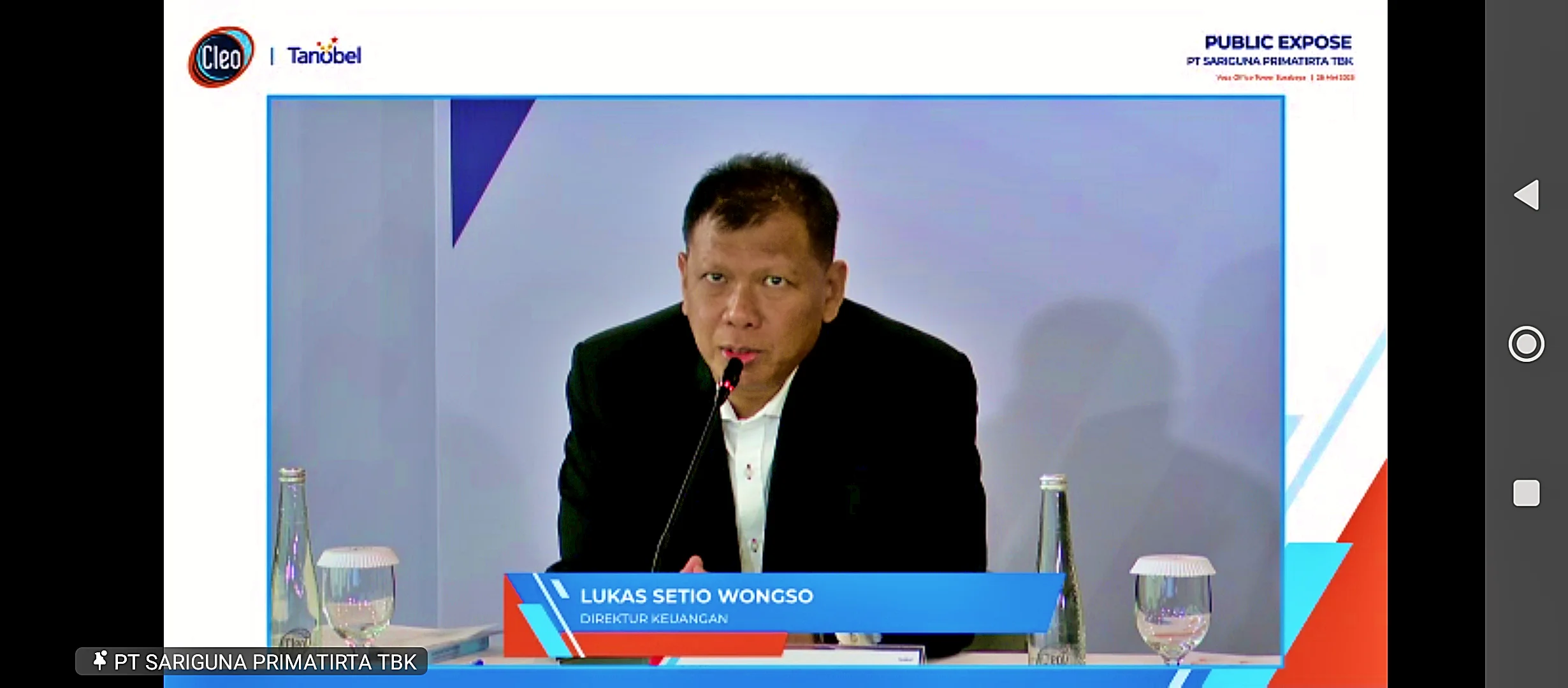 Direktur Keuangan PT Sariguna Primatirta Tbk (CLEO) Lukas Setio Wongso dalam paparan publik daring yang digelar pada Senin, 26 Mei 2025. (Foto: Tangkapan Layar/Desty Luthfiani)