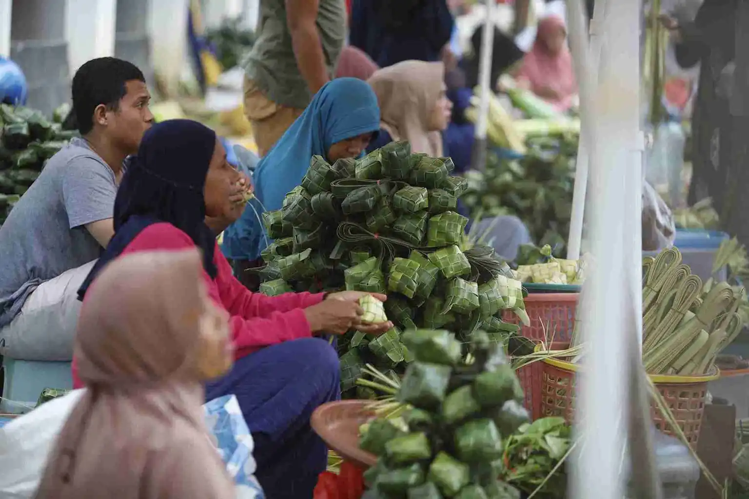 Ilustrasi: Pembiayaan Koperasi Merah Putih harus berbasis blended finance, bukan hibah sepihak. Celios dorong peran anggota, investasi swasta, dan regulasi pasar. Foto: KabarBursa/Abbas Sandji.