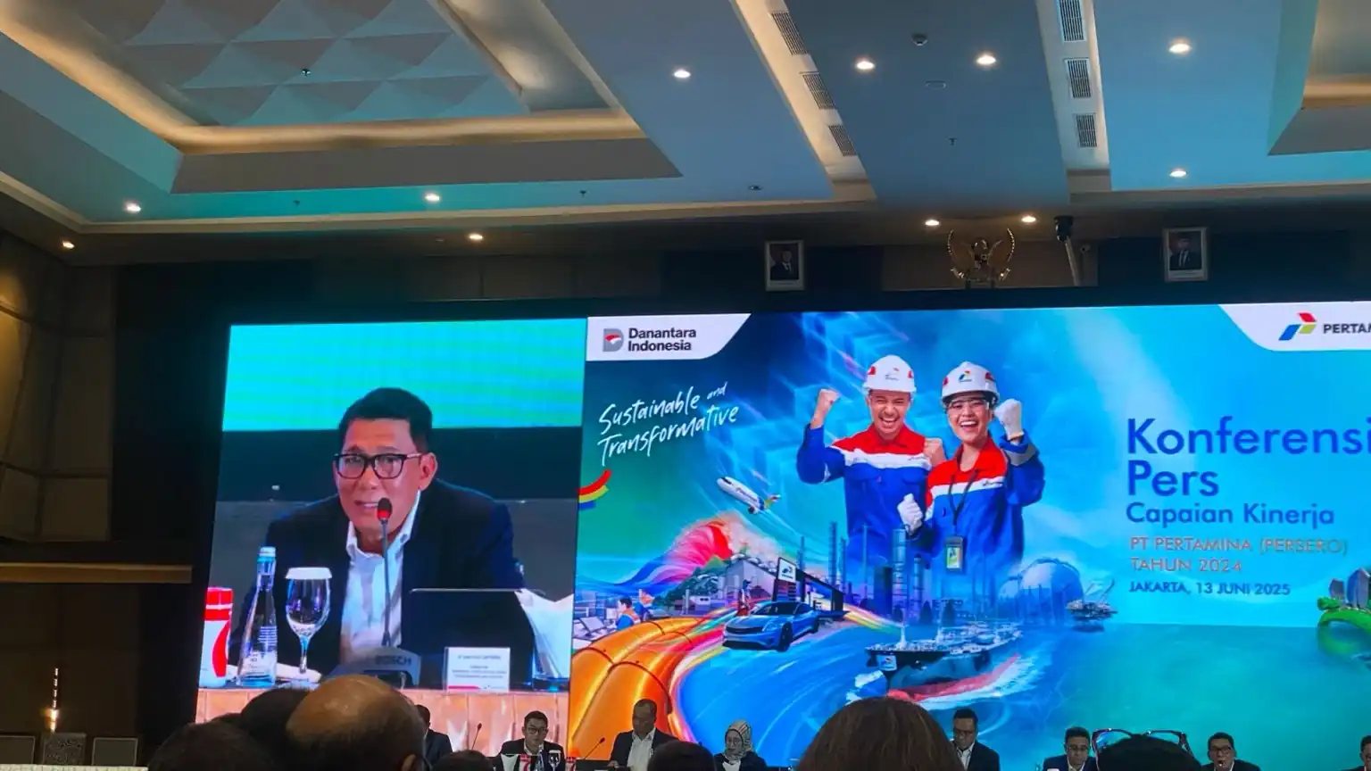 Direktur Strategi, Portofolio, dan Pengembangan Usaha PT Pertamina (Persero), A. Salyadi Dariah Saputra, memaparkan capaian kinerja perusahaan sepanjang 2024 dalam konferensi pers di Graha Pertamina, Jakarta, Jumat, 13 Juni 2025. Dalam laporan tersebut, subholding Upstream menjadi kontributor margin tertinggi, sementara unit Kilang dan Energi Baru menunjukkan pertumbuhan selektif di tengah tekanan pasar global. Foto: KabarBursa/Dian Finka.