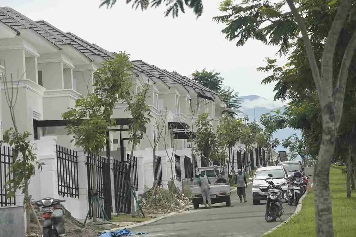 Ilustrasi: Deretan rumah yang sedang dalam masa pengerjaan. (Foto: KabarBursa/Abbas Sandji)