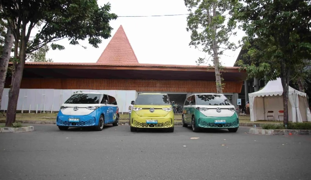 VW ID. Buzz meluncur di Yogyakarta lewat ajang JVWF 2025. Foto: dok. VW Indonesia.