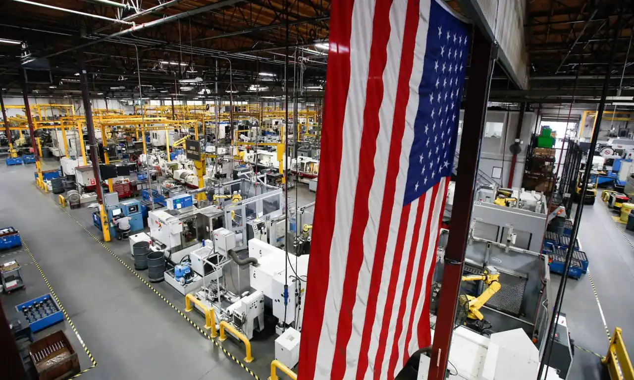 Ekonomi AS mulai pulih setelah terpukul tarif, tapi risiko inflasi, pertumbuhan lesu, dan pasar tenaga kerja masih jadi hambatan. Foto: National Association of Manufacturers.