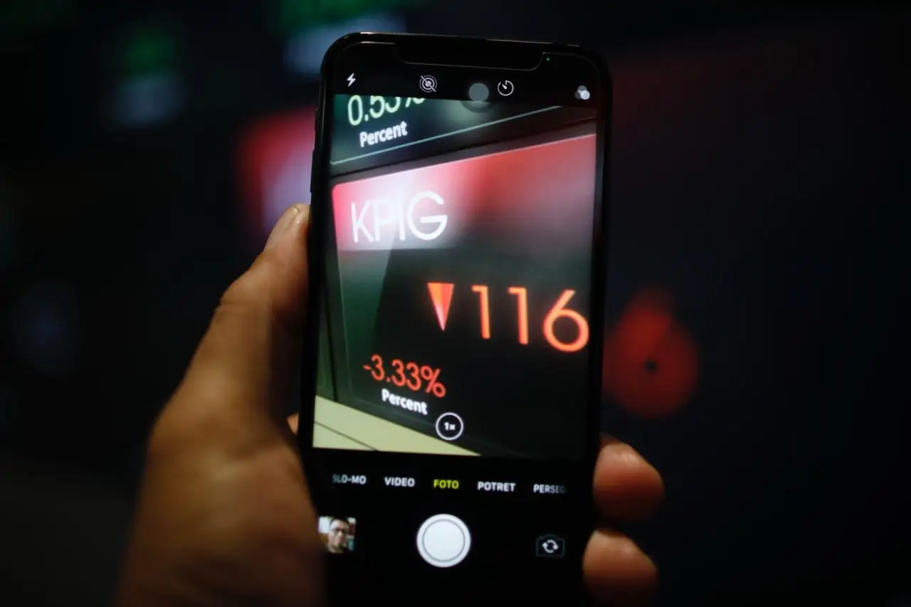 IHSG terkoreksi 0,72 persen setelah reli 11 hari. Aksi profit-taking dan kekhawatiran tarif AS jadi biang koreksi indeks ke 7.344,74. Foto: Dok. KabarBursa
