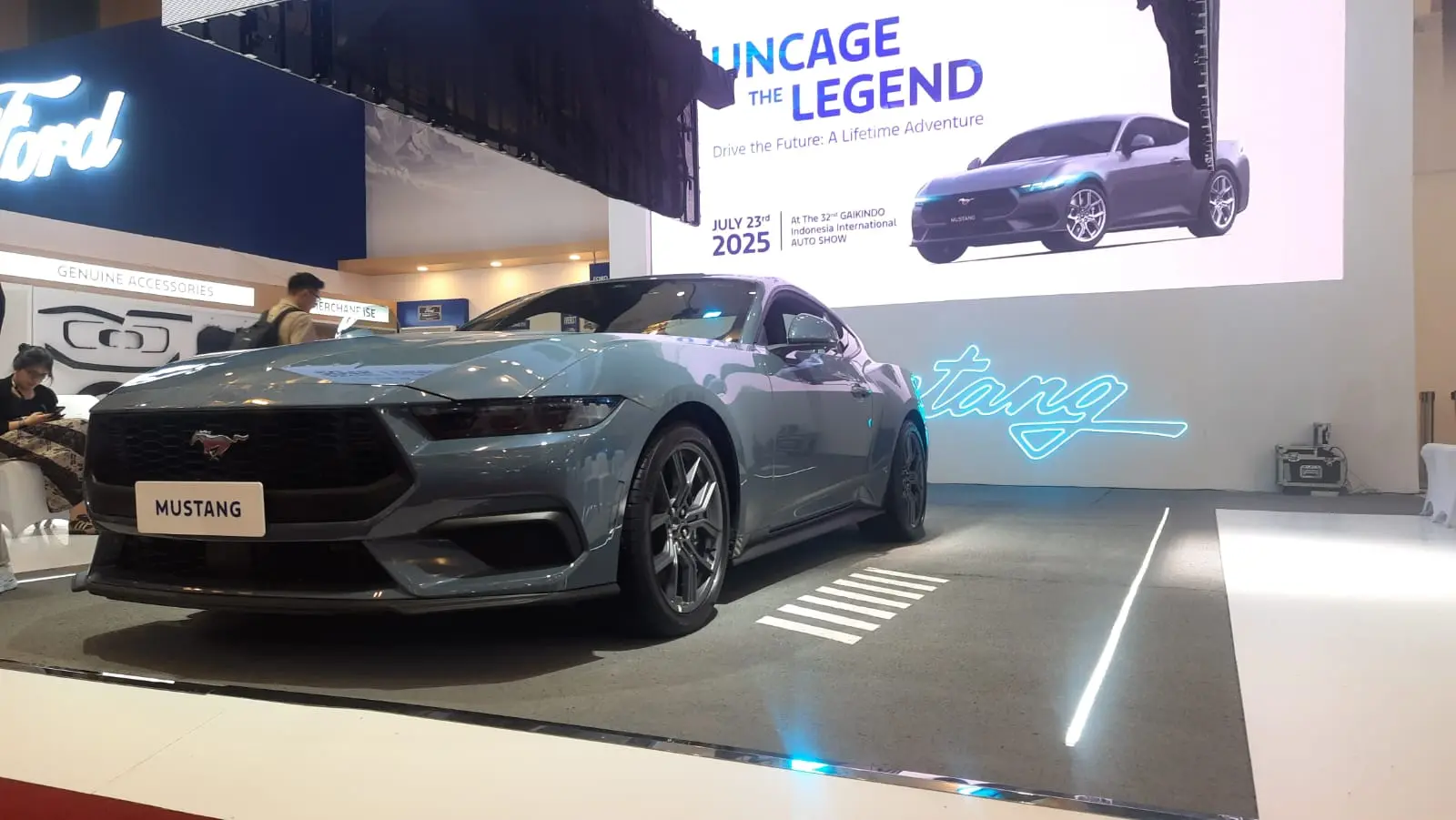 Ford Mustang resmi mengaspal di Indonesia, Muscle Car legendaris drngan performa buas. Harga nyaris Rp2 miliar, berikut spesifikasinya. Foto: Harun/KabarBursa.com.