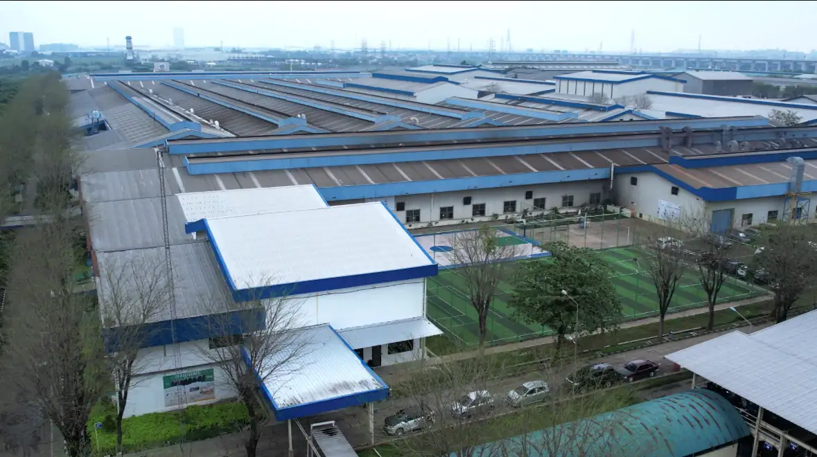 Pabrik PT Dharma Polimetal Tbk di kawasan industri Delta Silicon, Cikarang, Jawa Barat. Perusahaan yang tergabung dalam Triputra Group ini memproduksi berbagai komponen kendaraan roda dua dan empat, serta tengah memperkuat lini bisnis kendaraan listrik melalui ekosistem Dharma Connect. Foto: dharmagroup.co.id.