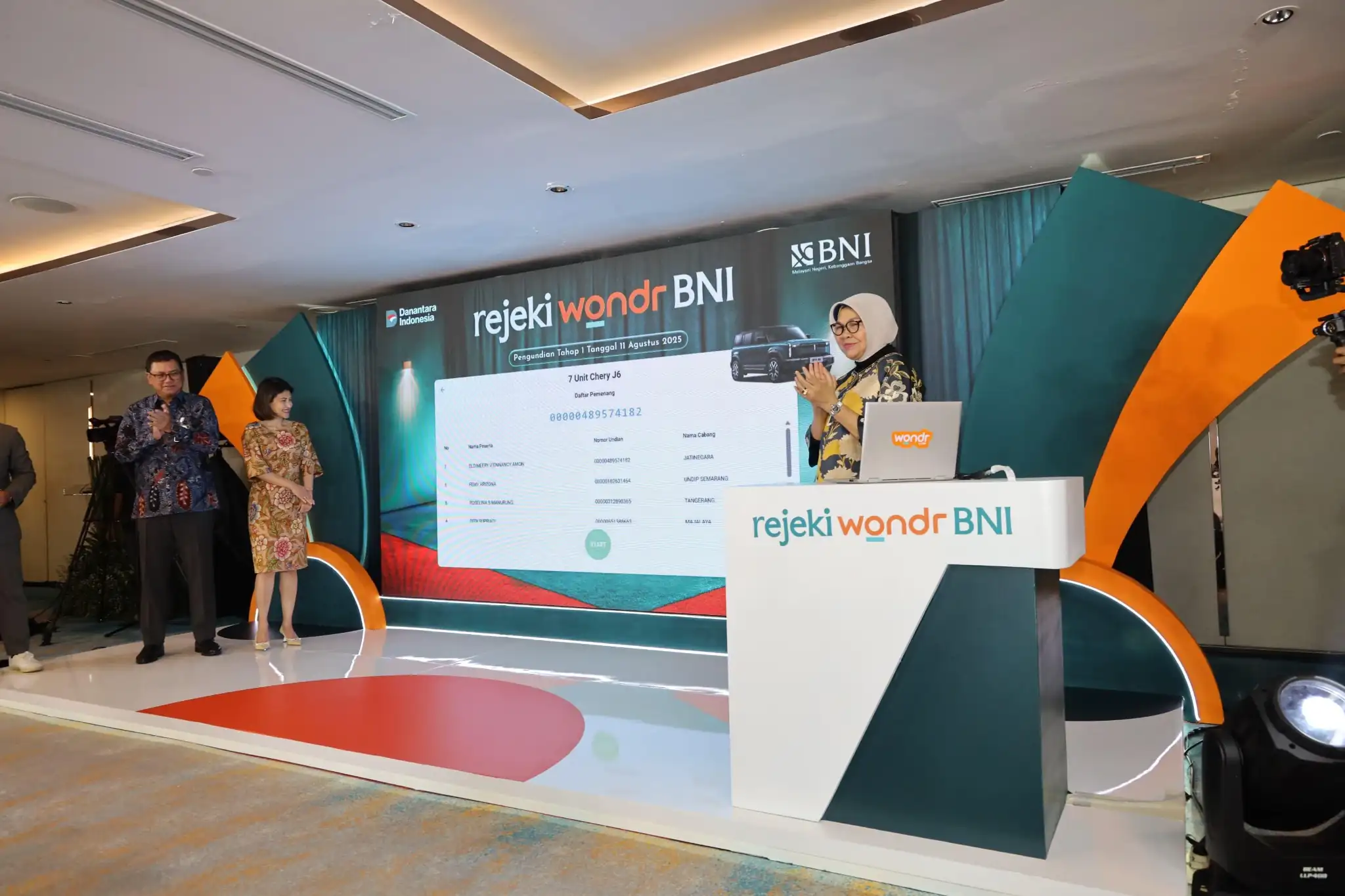Pemenang undian Rejeki wondr BNI di Grha BNI, Jakarta. Foto: Dok BNI.