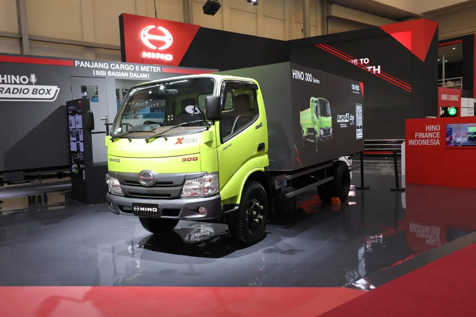 PT Hino Motors Sales Indonesia (HMSI) kembali mencatat prestasi di industri kendaraan niaga dengan meraih Top Brand Award 2025 . Foto: doc KabarBursa.com