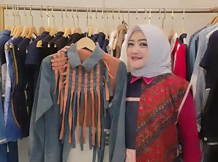 Netaly asal Bandung raih Juara 1 BRIncubator 2025 dan sukses ekspor modest fashion ke Malaysia, Rusia, Jepang hingga Australia berkat dukungan BRI. Foto: dok. BRI