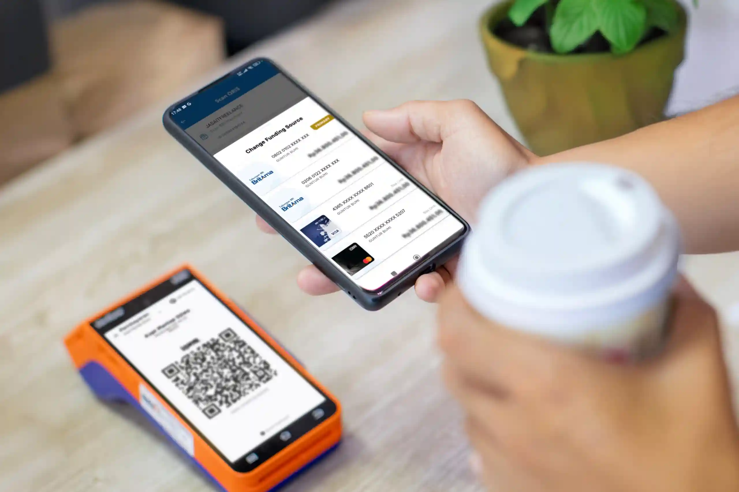 BRI perkuat layanan digital lewat fitur baru BRImo, kini nasabah bisa bayar QRIS langsung dengan kartu kredit tanpa perlu isi ulang saldo. Foto: dok. BRI