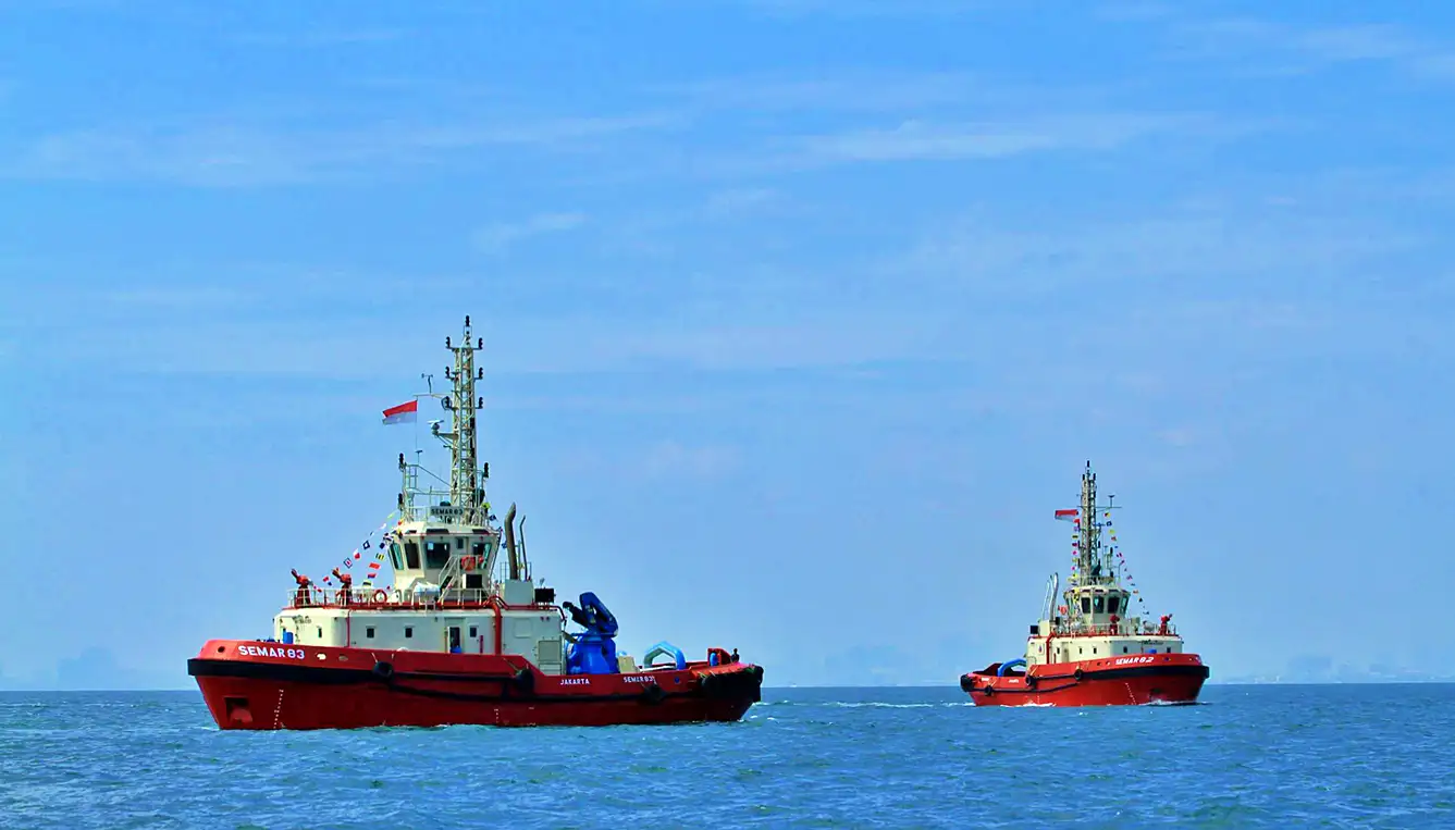 Penampakan dua kapal yang sedang berlayar di laut lepas. (Dok. Humpuss Maritim)
