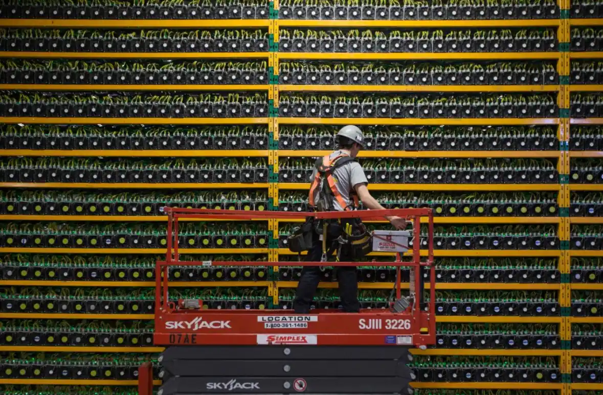 Pabrik rig Bitcoin. Foto: South China Morning Post.