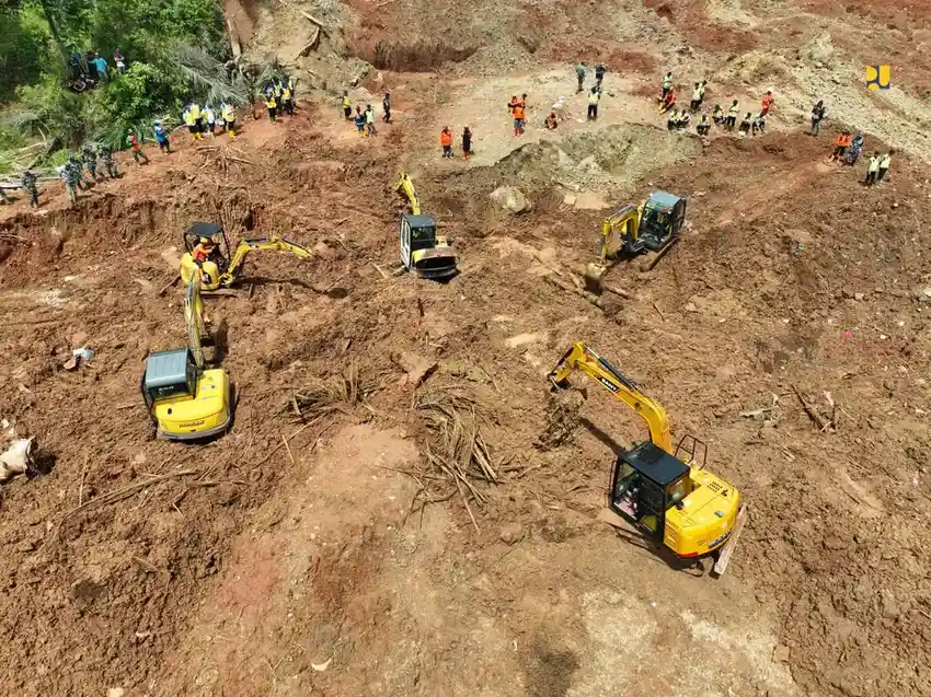 Kementerian Pekerjaan Umum dan pihak-pihak terkait, perlu bergerak cepat. Pendataan kerusakan harus dilakukan secara menyeluruh. Foto: Dok Kemen PU