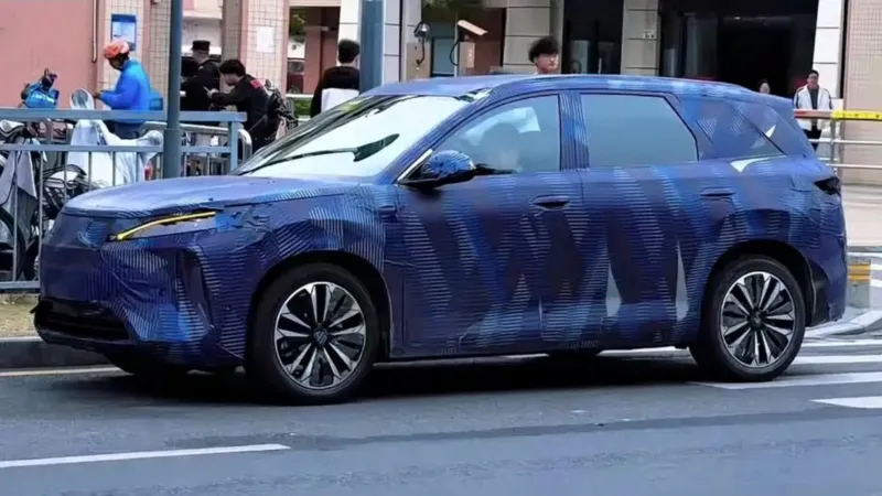 Mobil listrik BYD terbaru yang tertangkap kamera sedang diuji coba. Foto: carnewschina. 