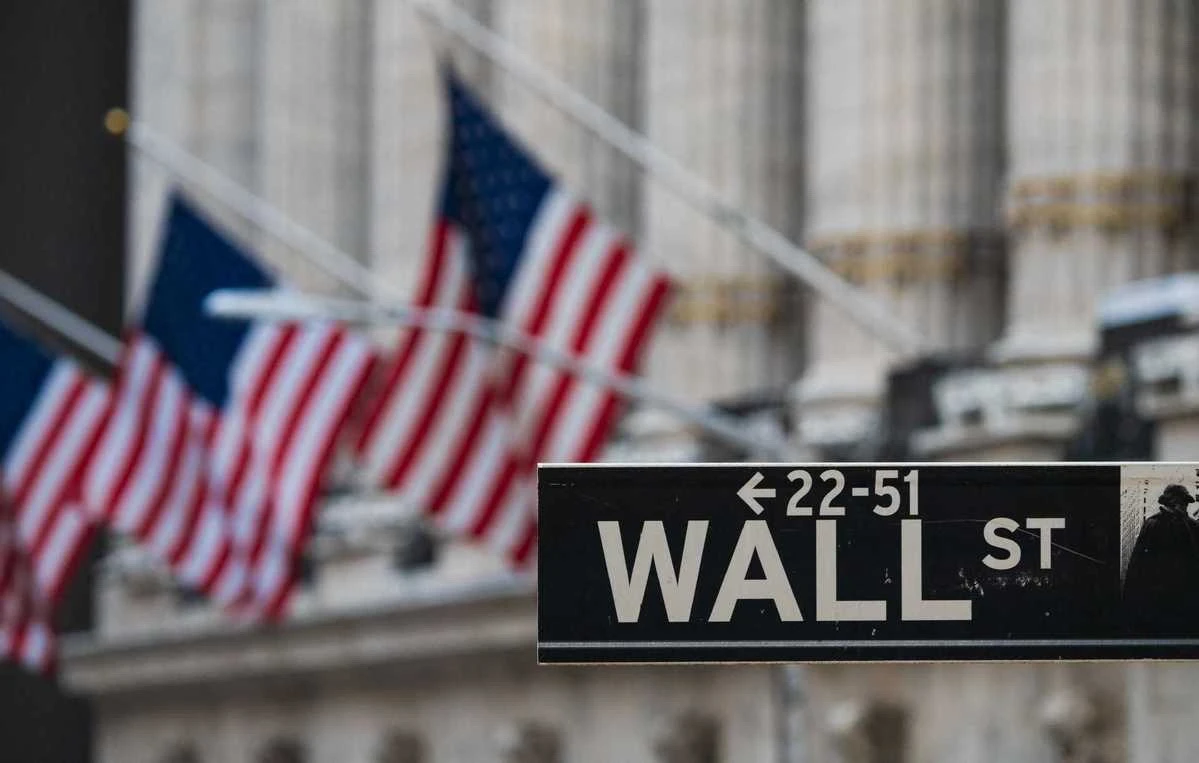 Data tenaga kerja Amerika Serikat lebih kuat dari perkiraan memicu reaksi campuran di Wall Street antara harapan ekonomi solid dan kekhawatiran suku bunga tinggi. Foto; Agencies via China Daily