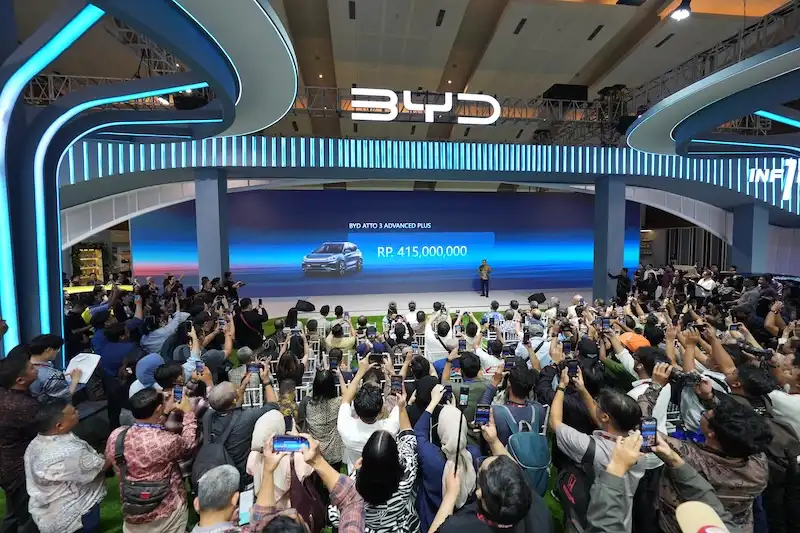 Ilustrasi keikutsertaan BYD di ajang IIMS 2026 dengan membawa dua unit andalannya, ATTO 3 Advanced Plus dan Sealion 7. Foto: dok KabarBursa.com