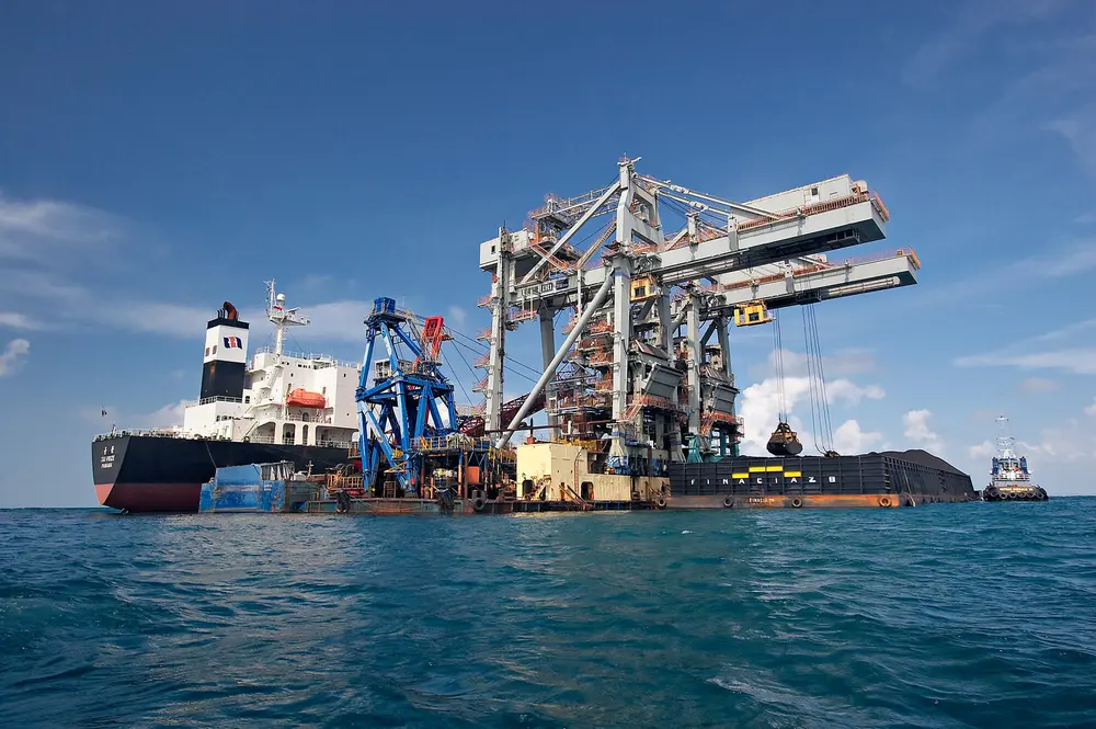 Utang INDY yang membengkak membuat lembaga pemeringkat Moody's turunkan peringkat kredit. Foto: Dok Indika Energy. 