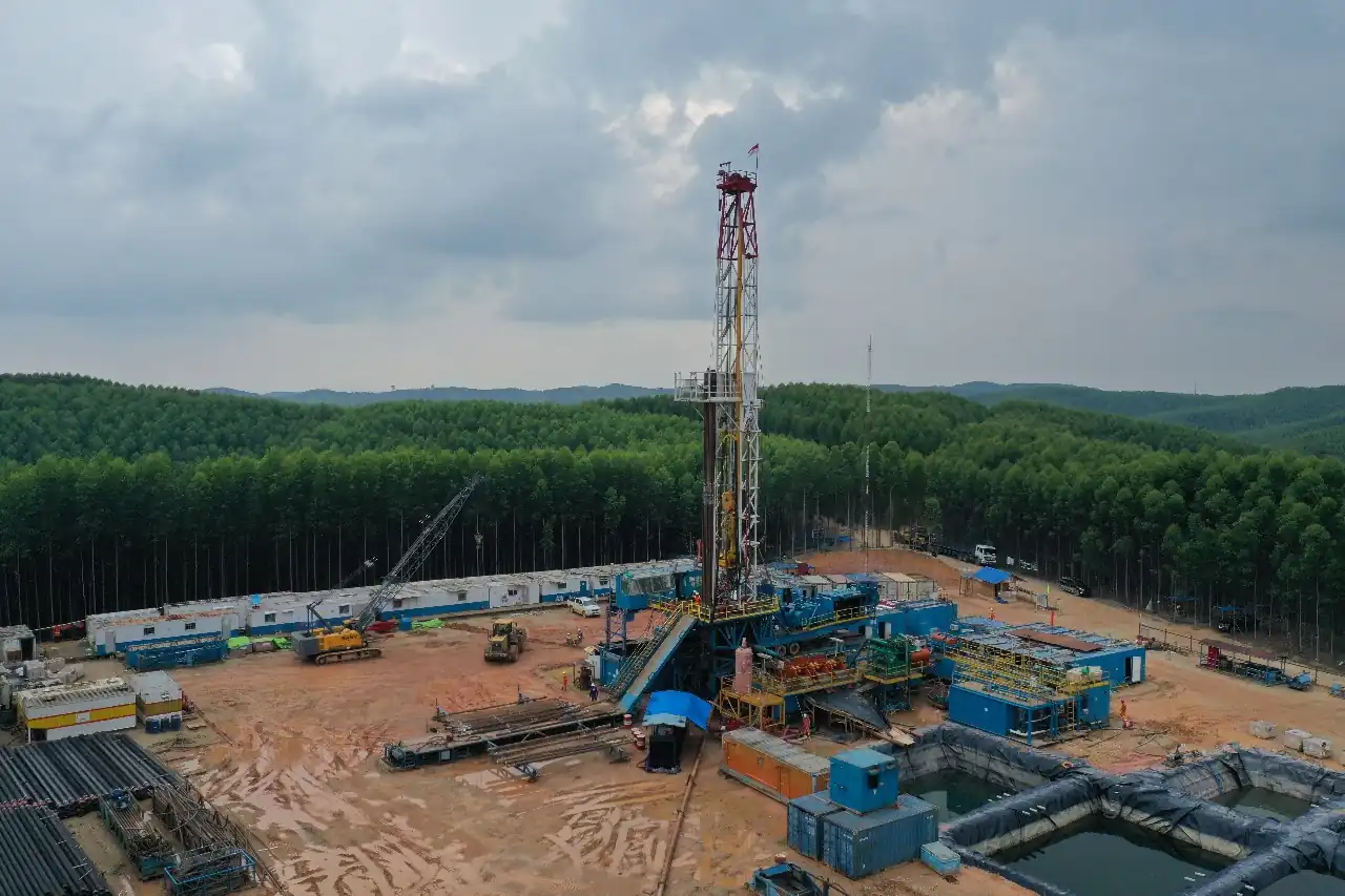 Ketegangan Timur Tengah yang membuat harga minyak melonjak, menjadi salah satu sentimen positif pergerakan saham ENRG hari ini. (Foto: Dok Energi Mega Persada)
