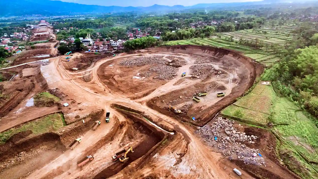 PT PP Presisi Tbk (PPRE) meraih kontrak baru proyek pertambangan bauksit milik PT Aneka Tambang Tbk (ANTM) atau Antam dengan nilai Rp870 miliar. (Foto: Dok. PP Presisi)