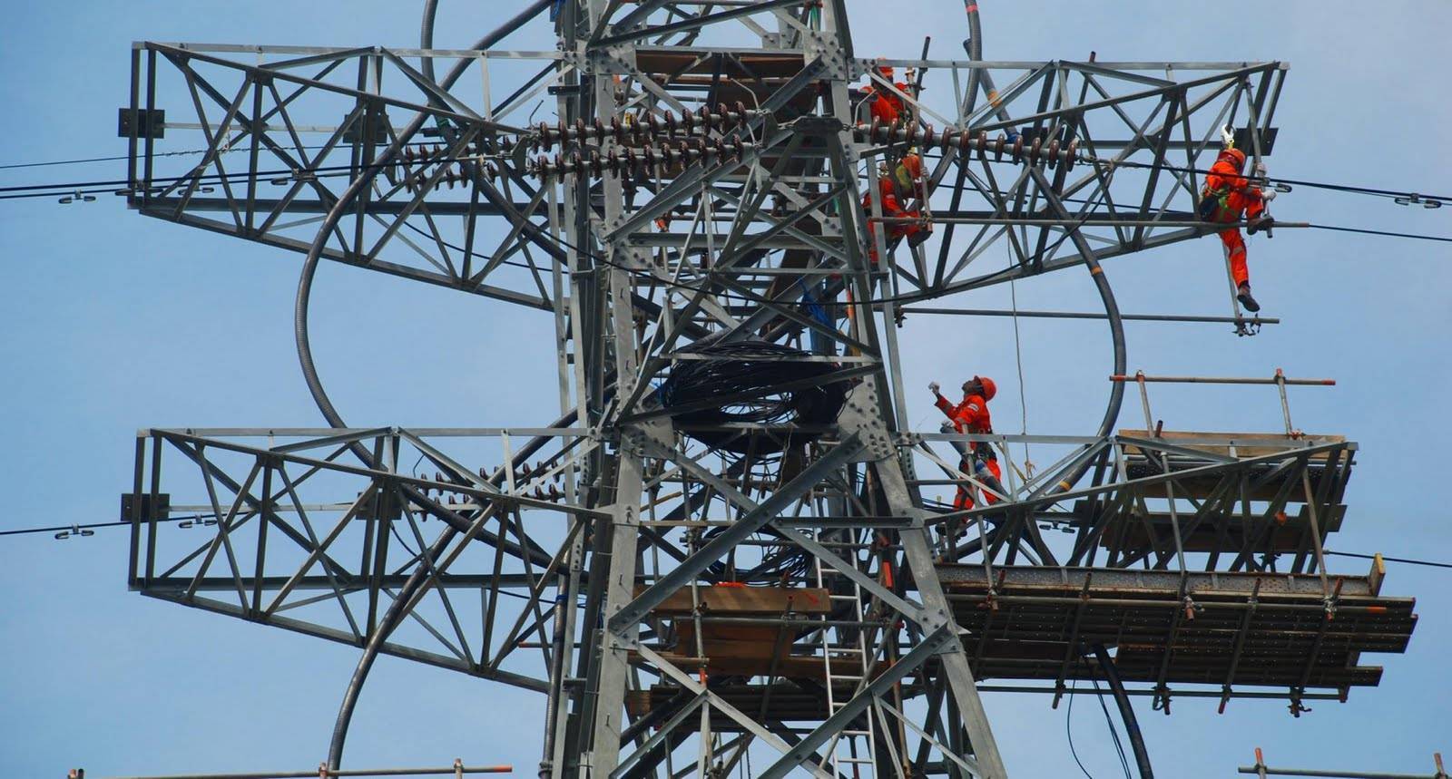 Ilustrasi PT PLN (Persero) bergerak cepat mengeksekusi program pembangunan Pembangkit Listrik Tenaga Surya (PLTS) sebesar 100 Gigawatt (GW). Foto: dok PLN