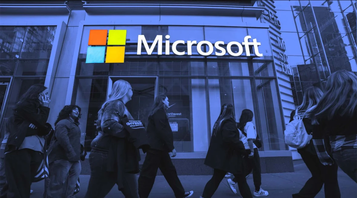 Microsoft PHK 4.800 karyawan di tengah lonjakan investasi AI. Divisi Xbox terdampak paling besar, namun perusahaan membantah AI menggantikan pekerja. Foto: Getty Images