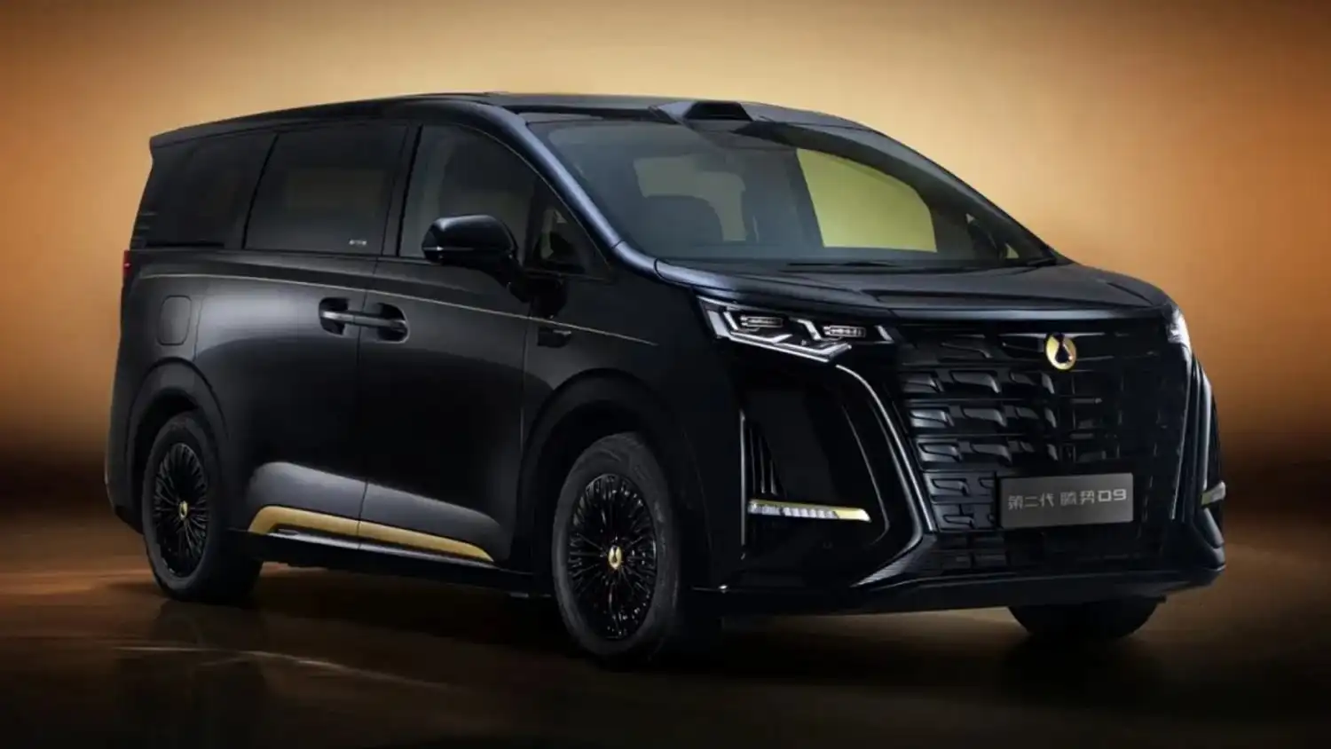 BYD hadirkan warna Dark Gold untuk Denza D9 generasi kedua. Tampilan lebih mewah, harga tembus Rp1,3 miliar. Berikut detailnya. (Foto: Dok.Denza)