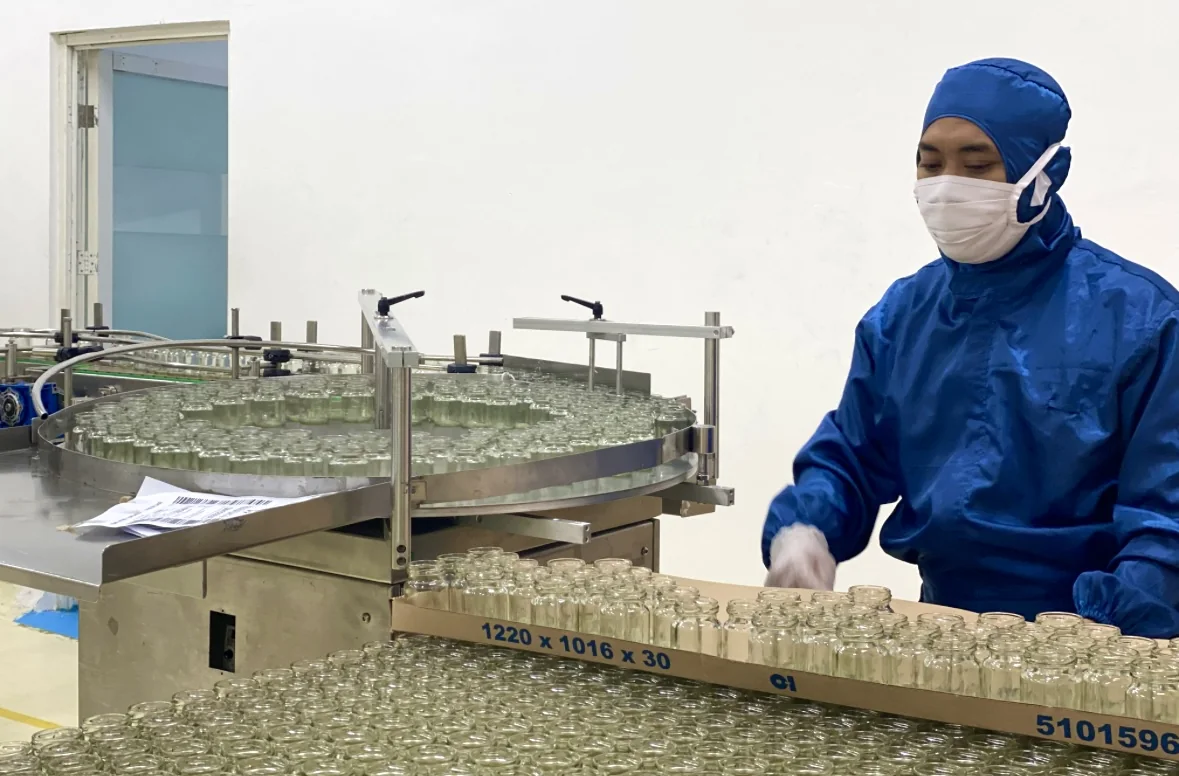 Pekerja menjalankan proses produksi di fasilitas manufaktur PT Abadi Lestari Indonesia Tbk (RLCO). Perseroan mengarahkan dana hasil IPO untuk memperkuat modal kerja, termasuk pembelian bahan baku guna mendukung kesinambungan produksi. Foto: Dok. PT Abadi Lestari Indonesia Tbk.
