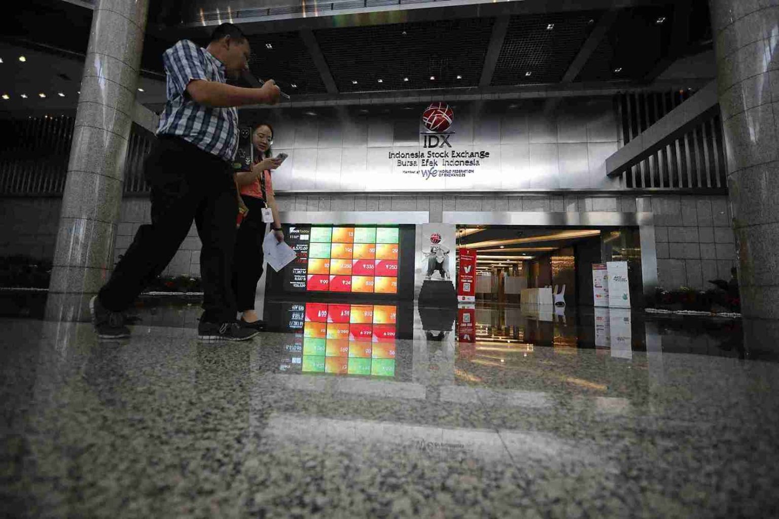 IHSG Hari ini Diproyeksi Masih Terkoreksi Meski Sempat Menguat