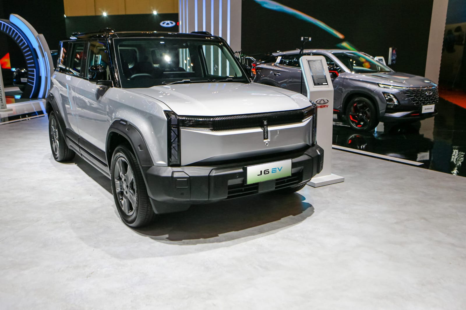 Chery Catatkan 1.490 Pemesanan di IIMS 2025, J6 EV Terlaris 