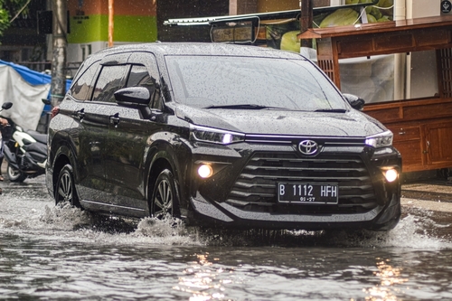 Mobil Terkena Banjir, Pilih Asuransi All Risk atau TLO?