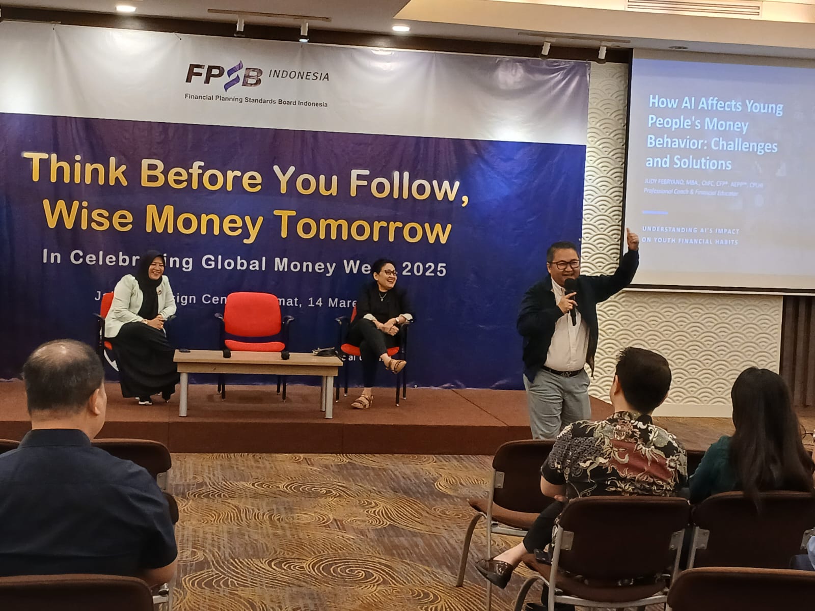 OJK Diminta Terbitkan Aturan untuk Influencer Keuangan 