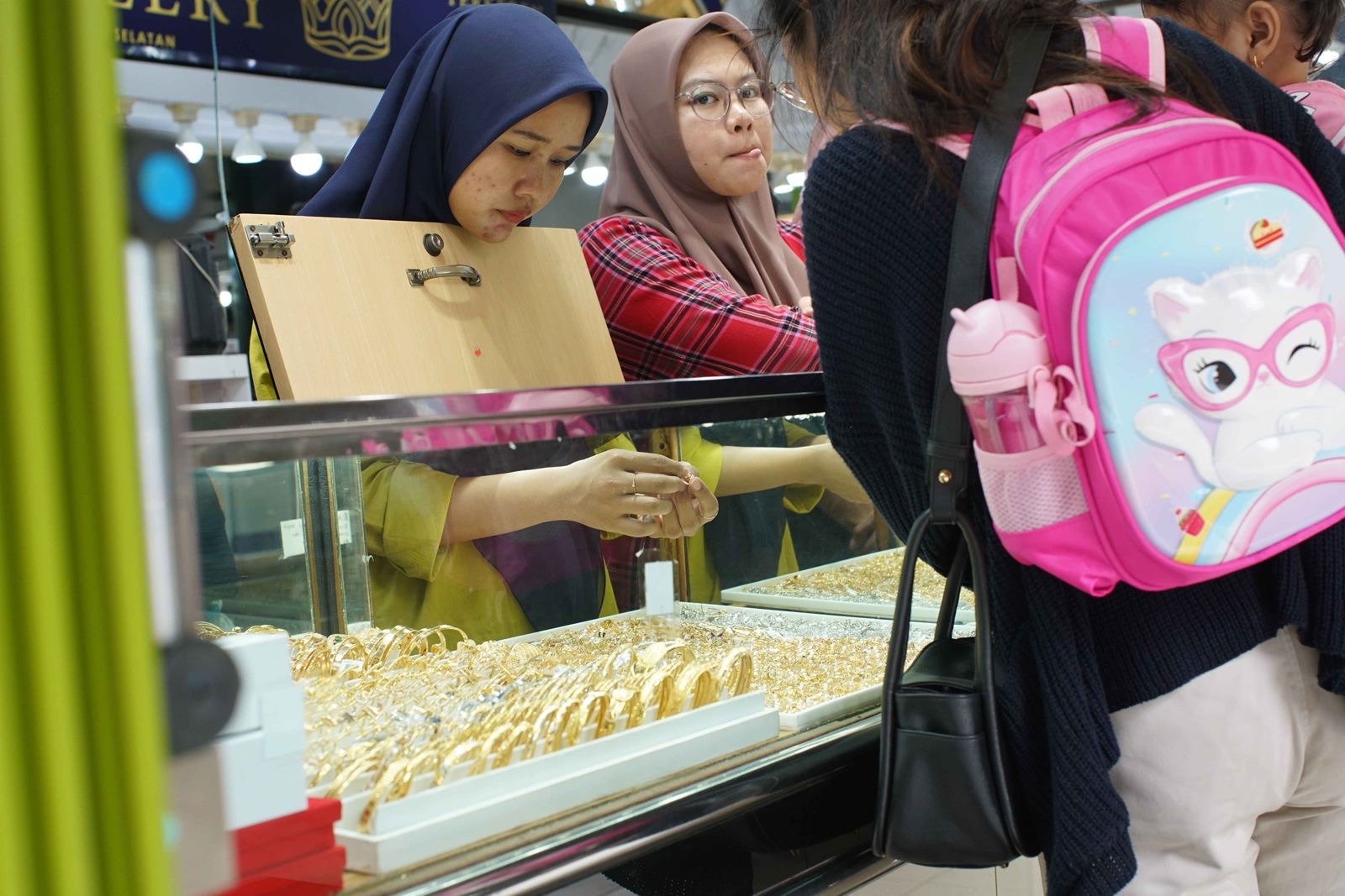 Aksi Taking Profit Tinggi, Harga Emas Global Merosot