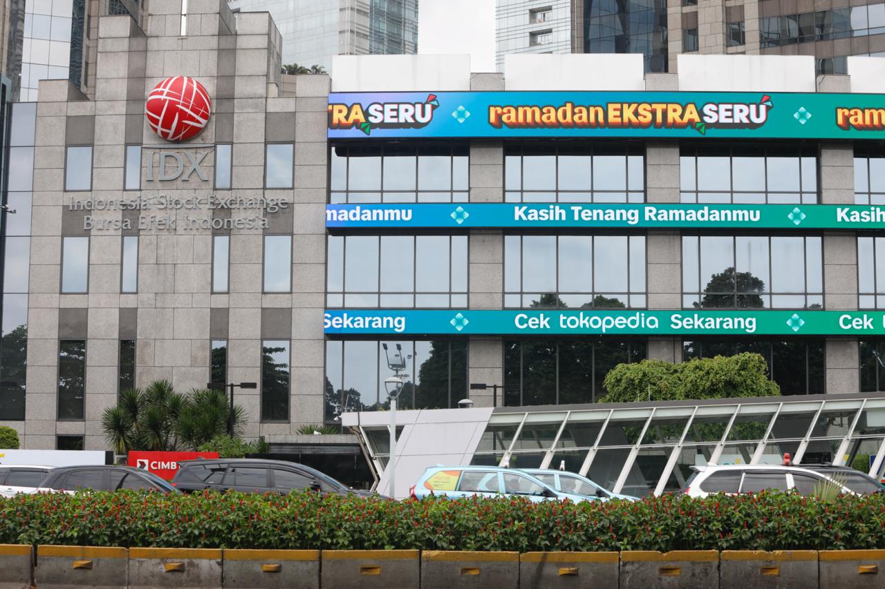 IHSG Terpuruk, Sentimen Politik bikin Investor Angkat Kaki