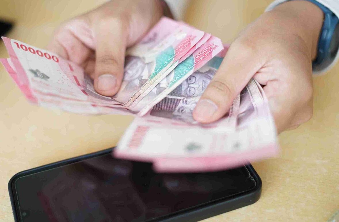 Banyak Perusahaan Gulung Tikar, Rupiah Ditutup Rp16.567