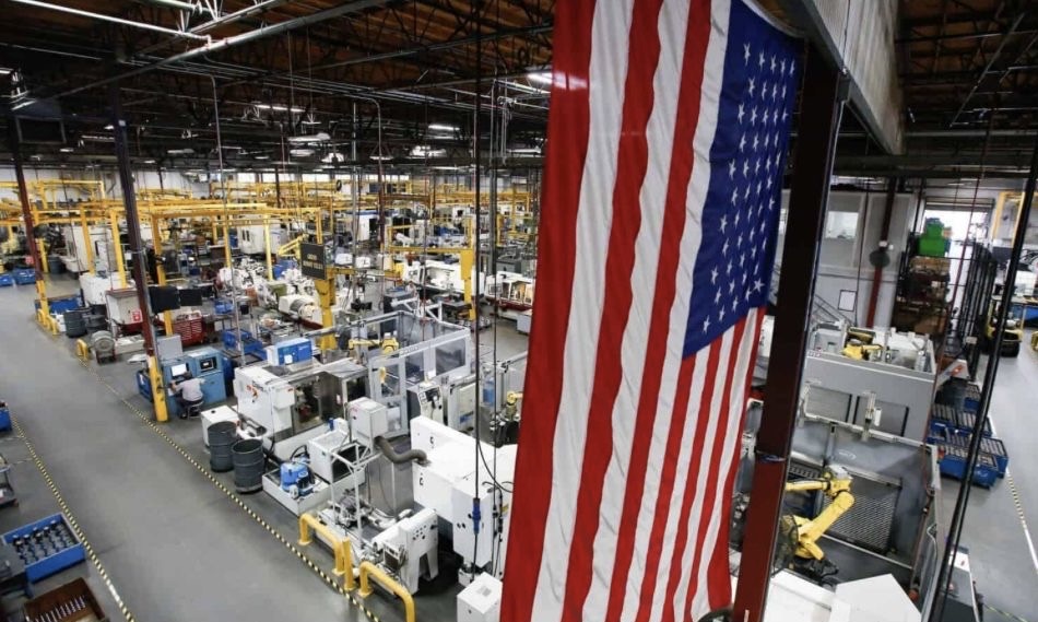 Tarif Trump dan Pemangkasan Belanja Ancam Ekonomi AS