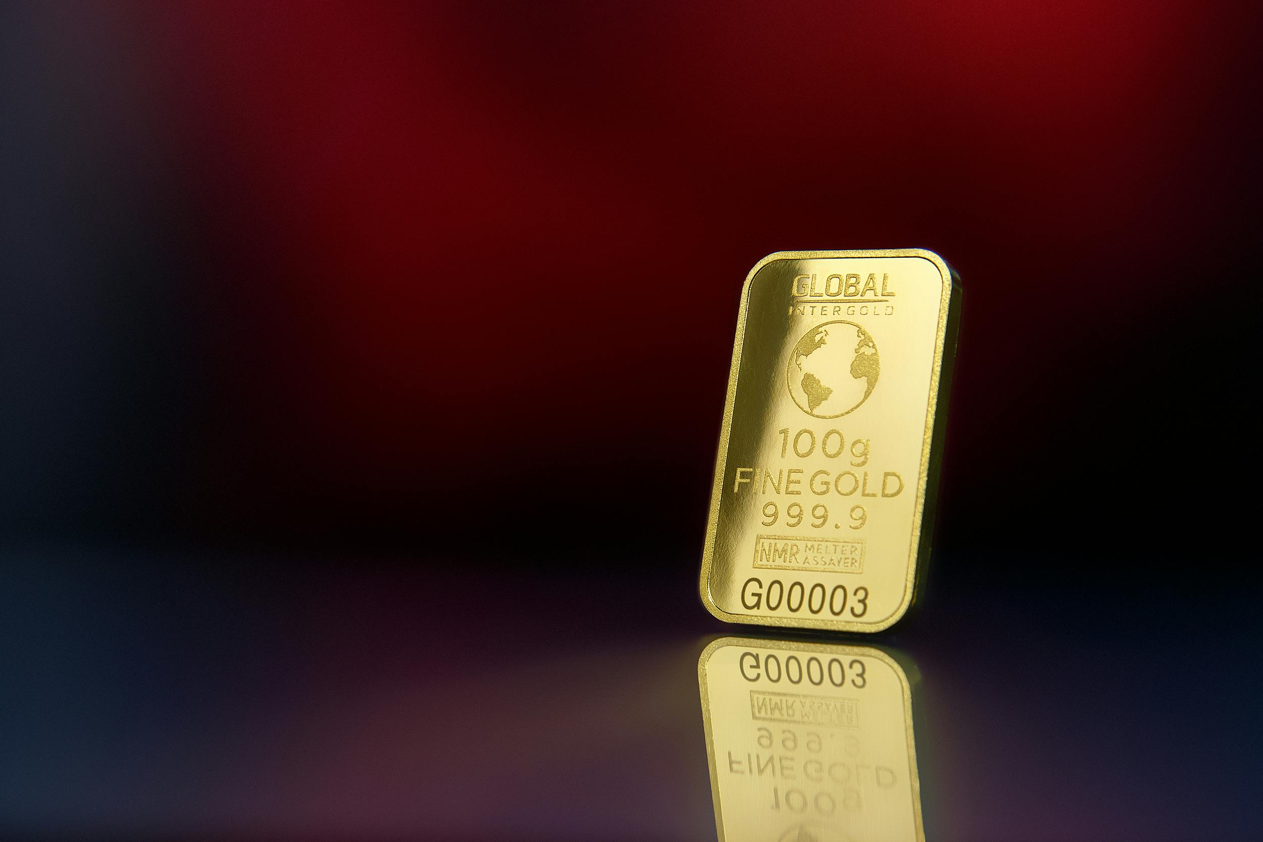 Harga Emas Turun, Dolar Menguat dan Sikap Trump Jadi Sorotan