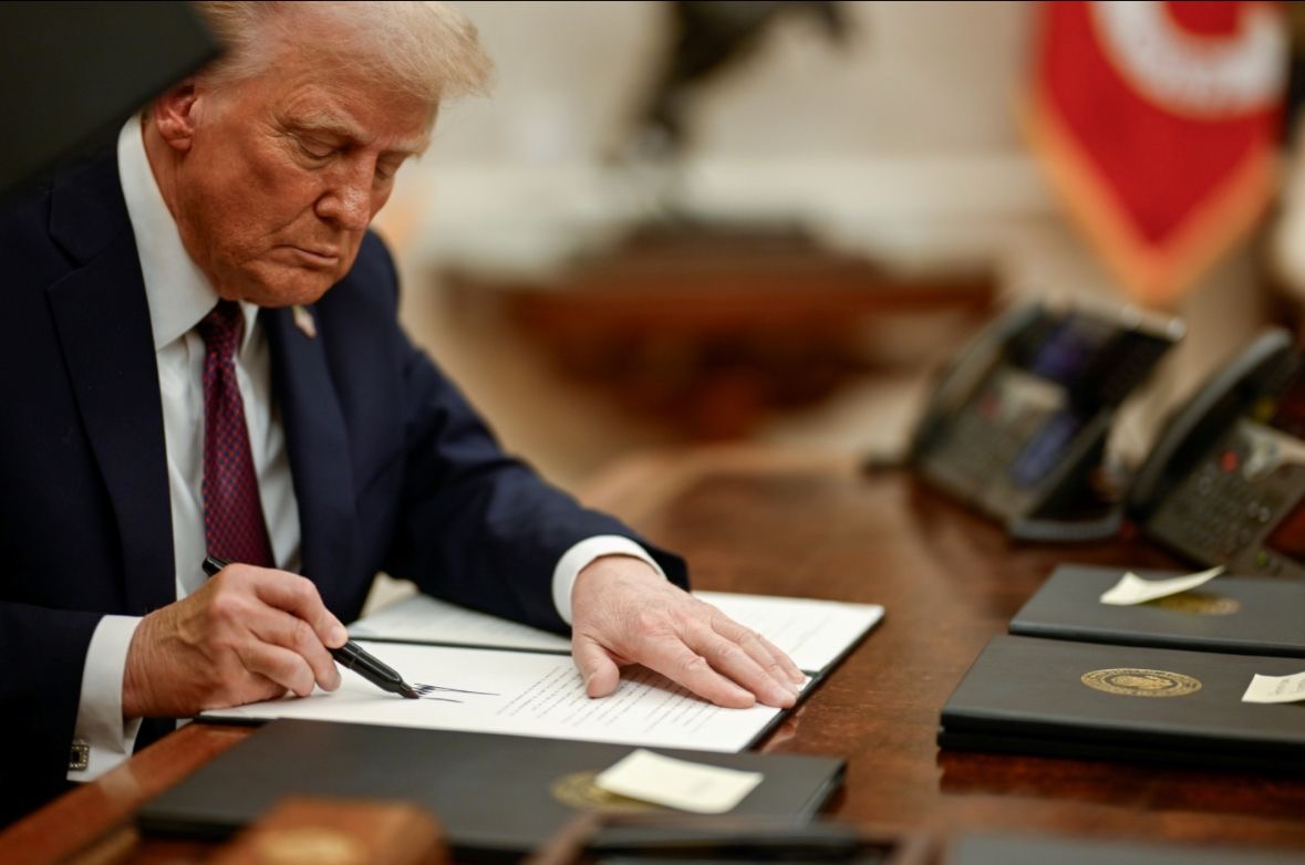Trump Tetapkan Tarif 25 Persen untuk Mobil Impor