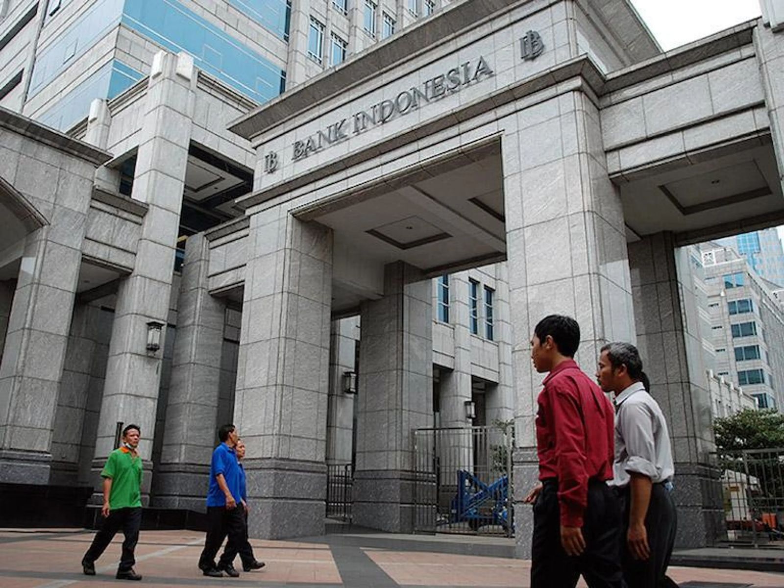 Jadi Komisaris Bank BUMN, BI Berhentikan Tiga Pejabatnya