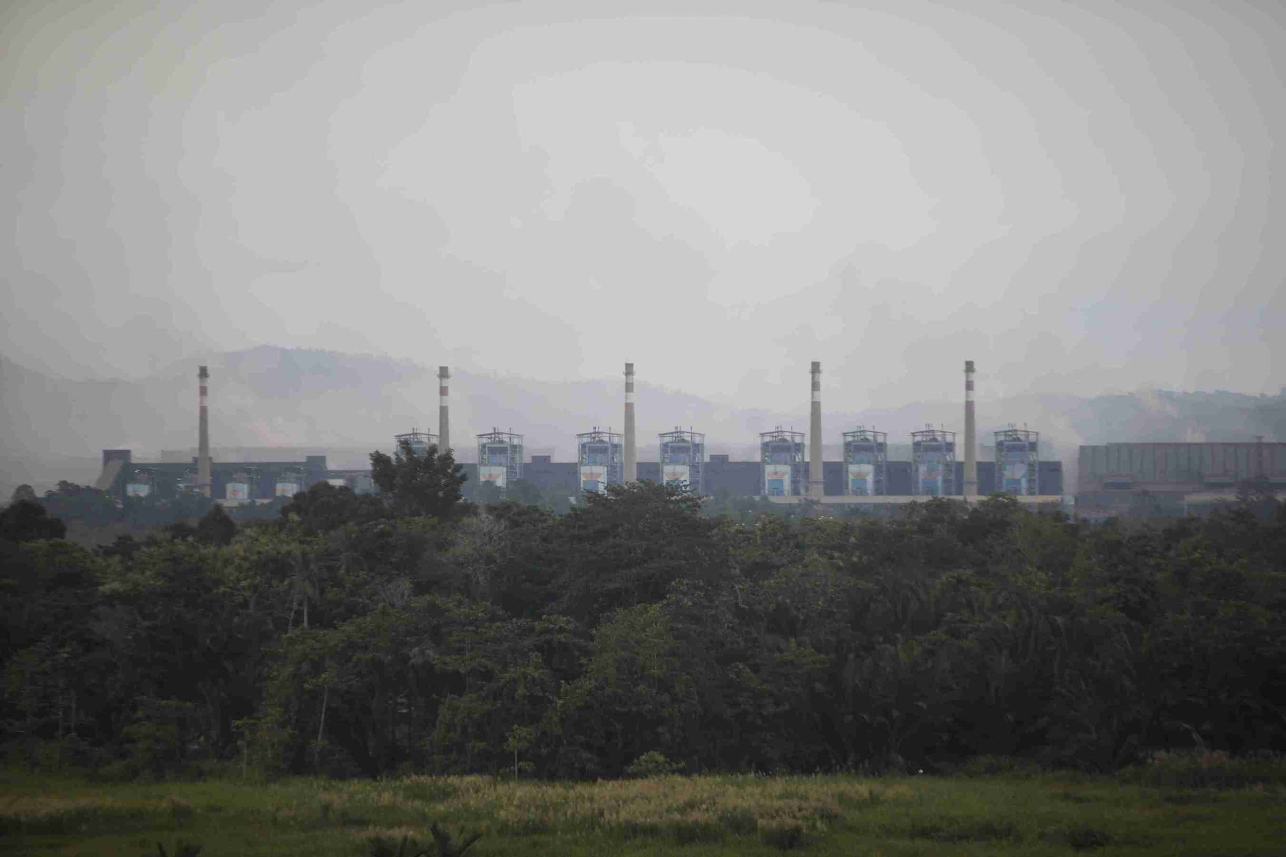 Harga Emas Menguat, Logam Industri Tertekan