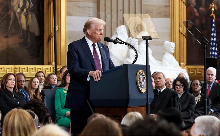 Trump Guncang Fondasi Makroekonomi, Profesor ini Beri Bukti