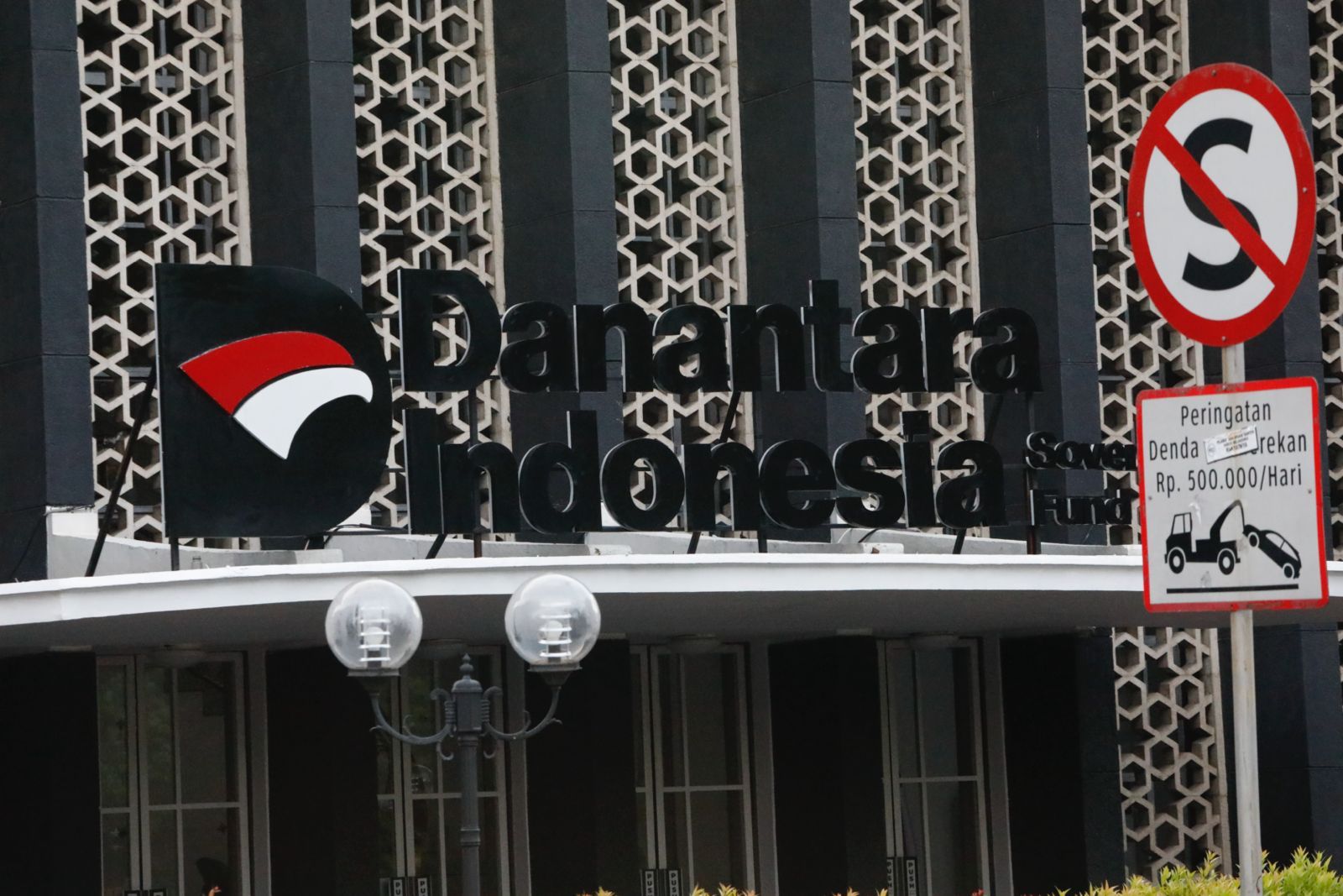 DPR Desak Danantara Buka Rencana Investasi