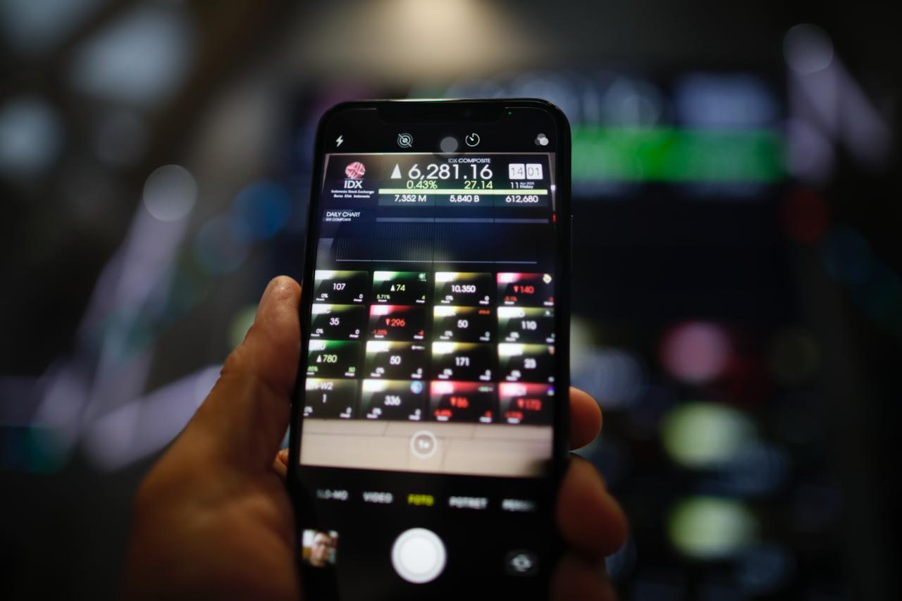 IHSG Ditutup Menghijau, Menguat 0,26 Persen ke Level 6.766